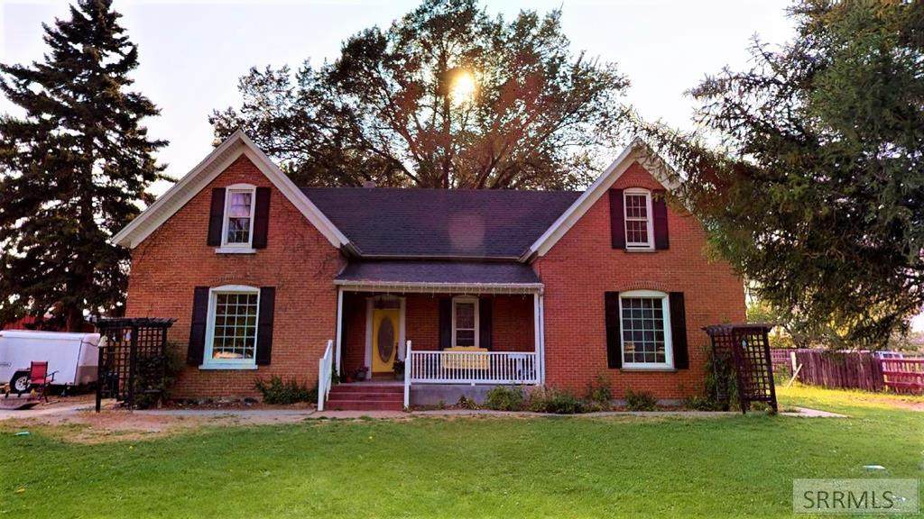 404 Riverton Road - Photo 1
