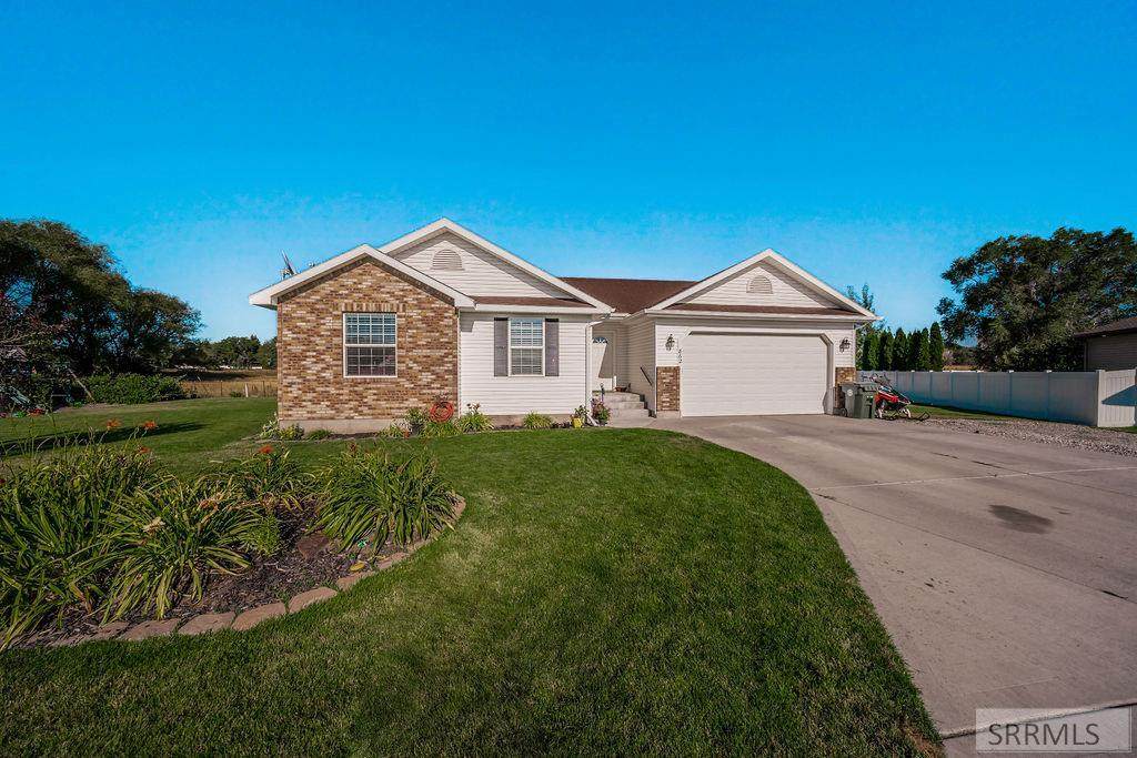 862 Falcon Circle - Photo 1