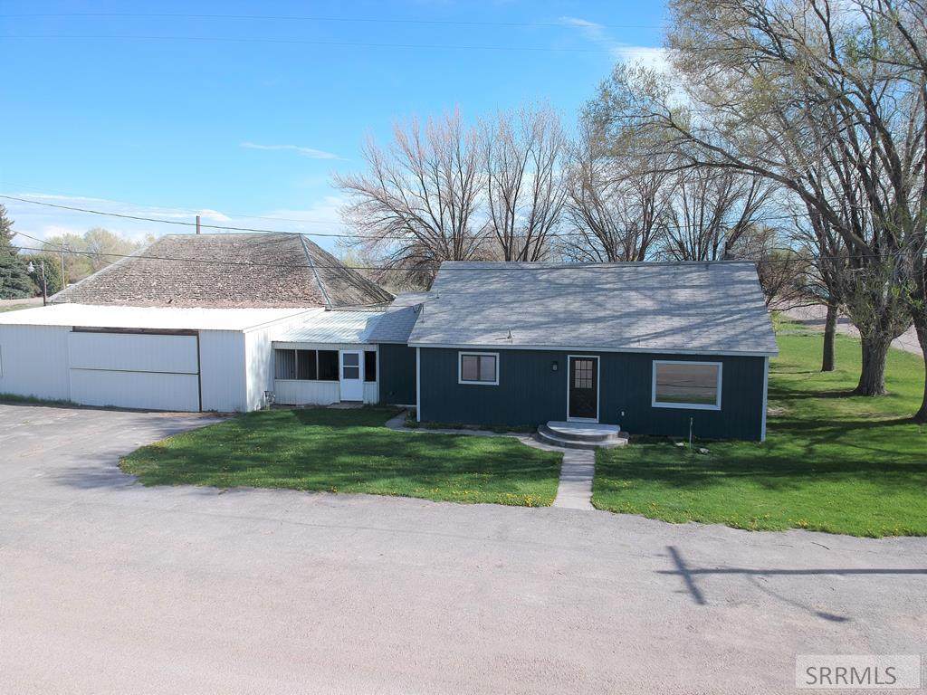 320 Custer Street - Photo 1