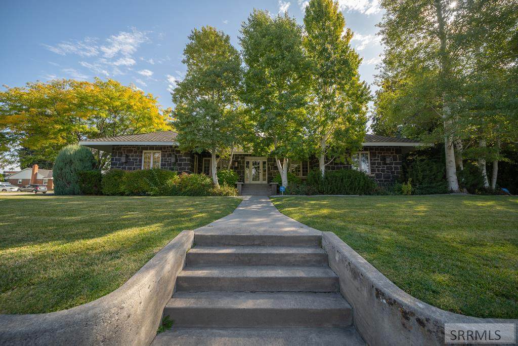 425 Holmes Avenue - Photo 1