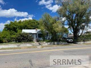 198 Freeman Avenue - Photo 1