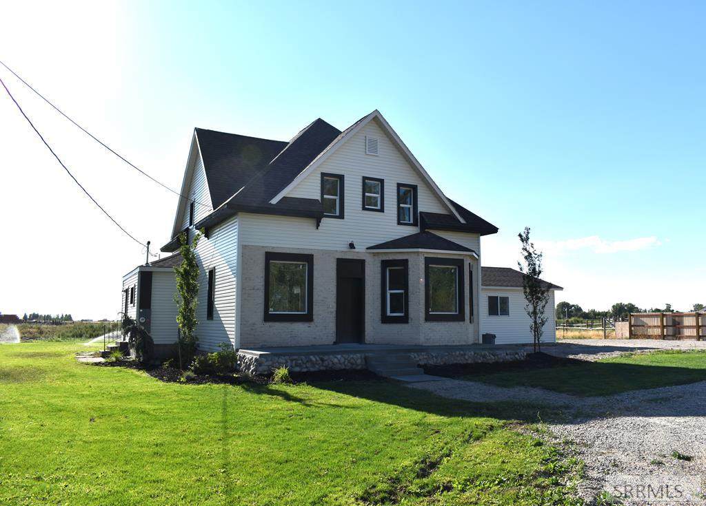 5051 55th E - Photo 1