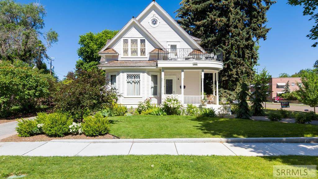 498 Maple Street - Photo 1