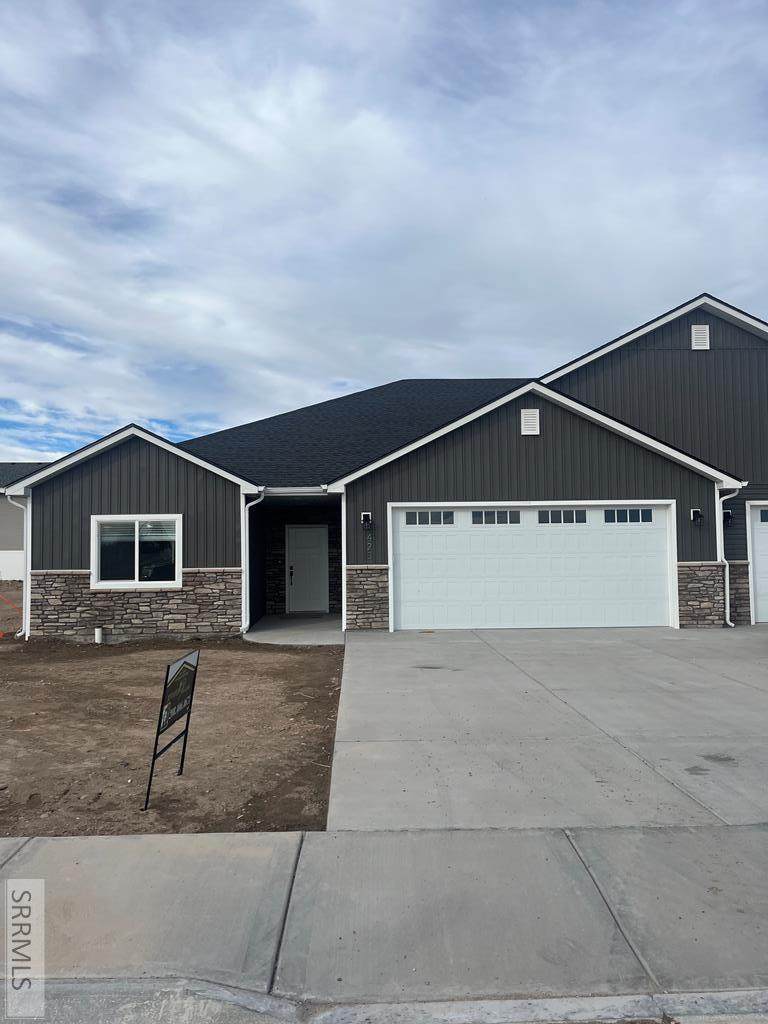423 Black Canyon St - Photo 1