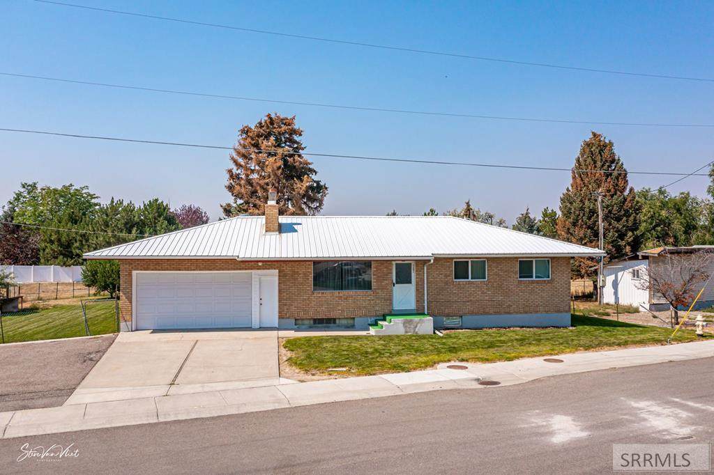 5201 Lucky Avenue - Photo 1