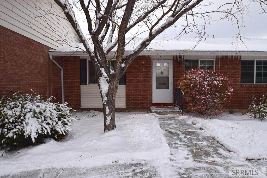 843 Linden Place - Photo 1