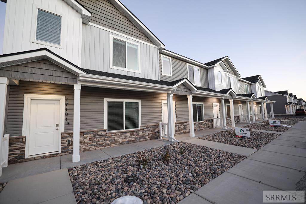 651 2400 W - Photo 1