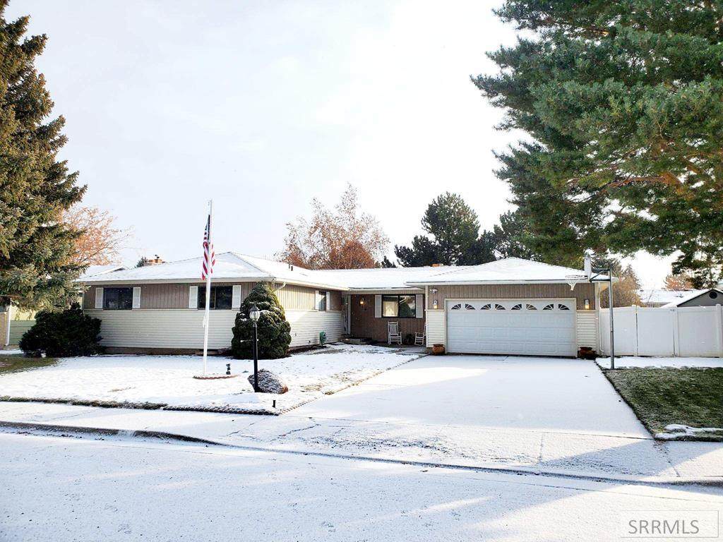 614 Douglas - Photo 1