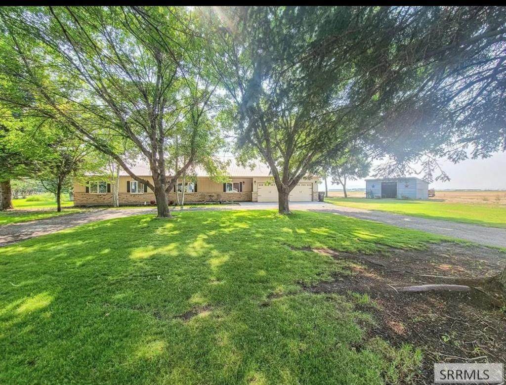 4243 49th S - Photo 1