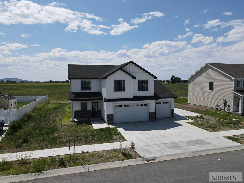 641 2470 W - Photo 1