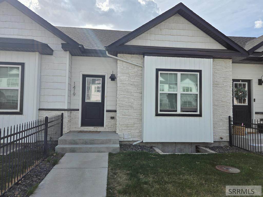 1419 Fremont Ave - Photo 1