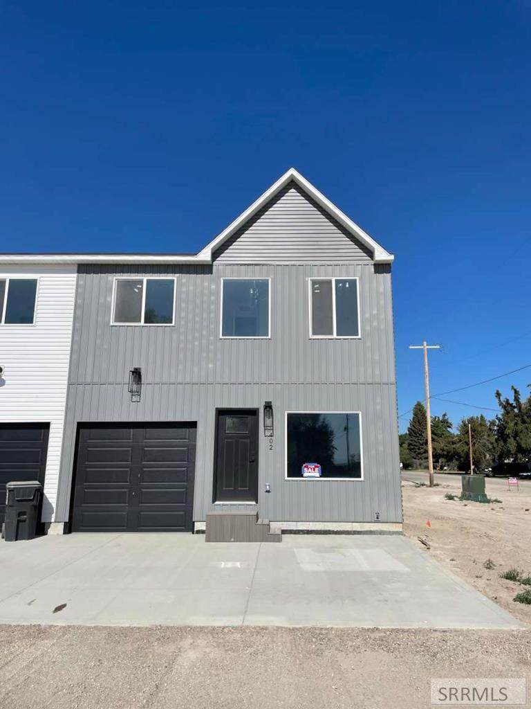 402 4th Street - Photo 1