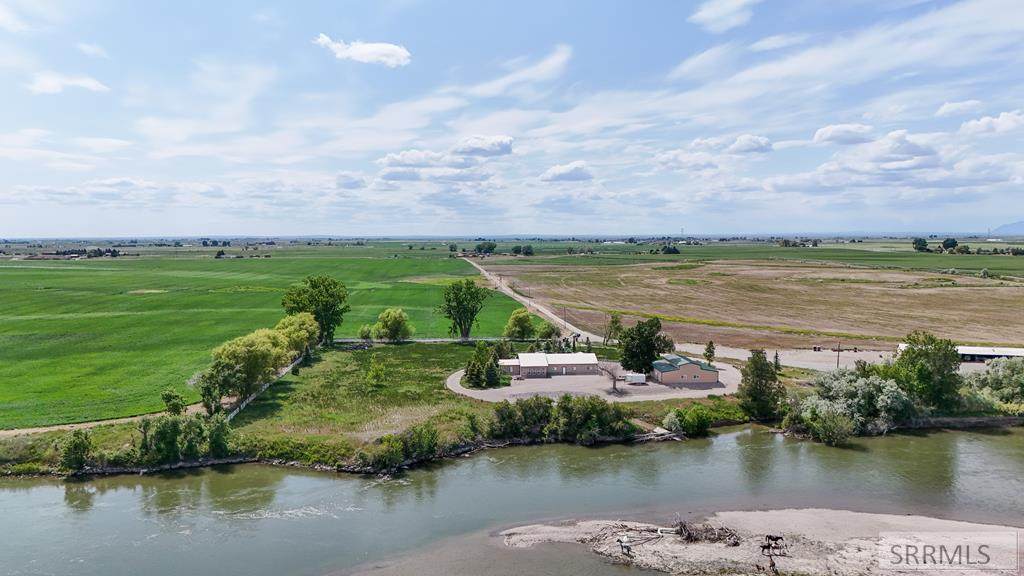 651 1300 W - Photo 1