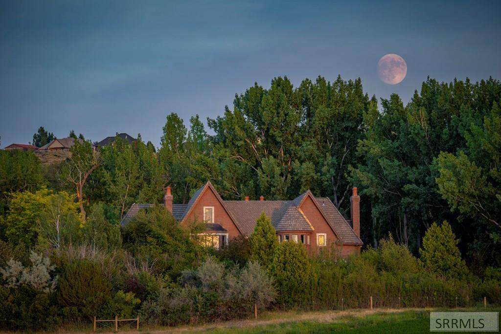 4976 49th S - Photo 1