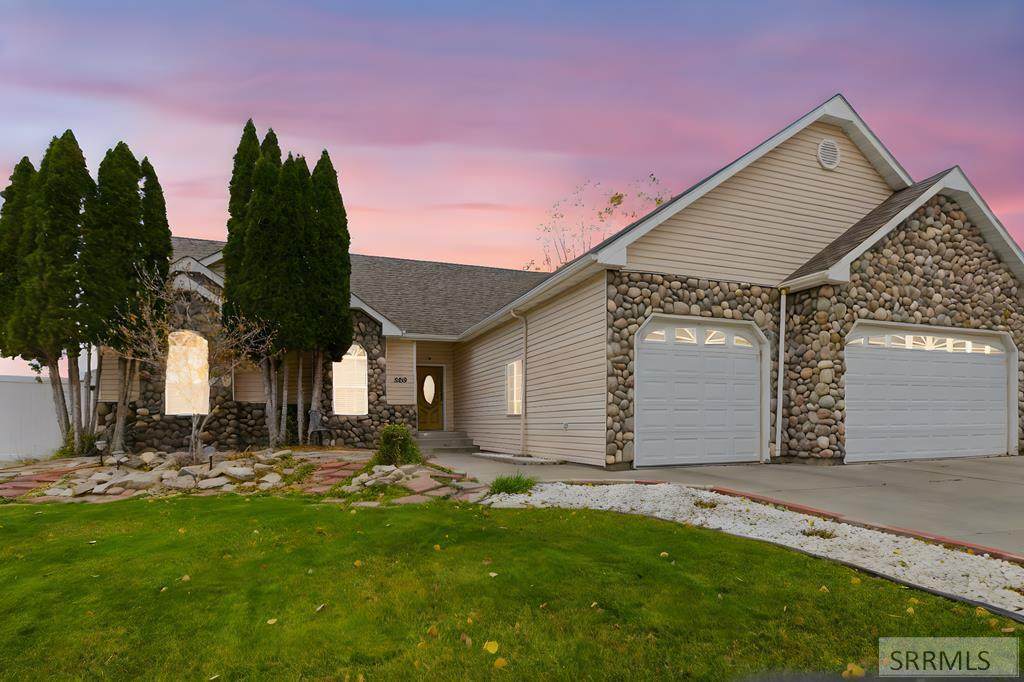 3810 Summer Circle - Photo 1