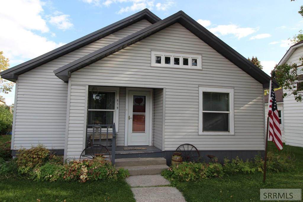 419 Grand Avenue - Photo 1