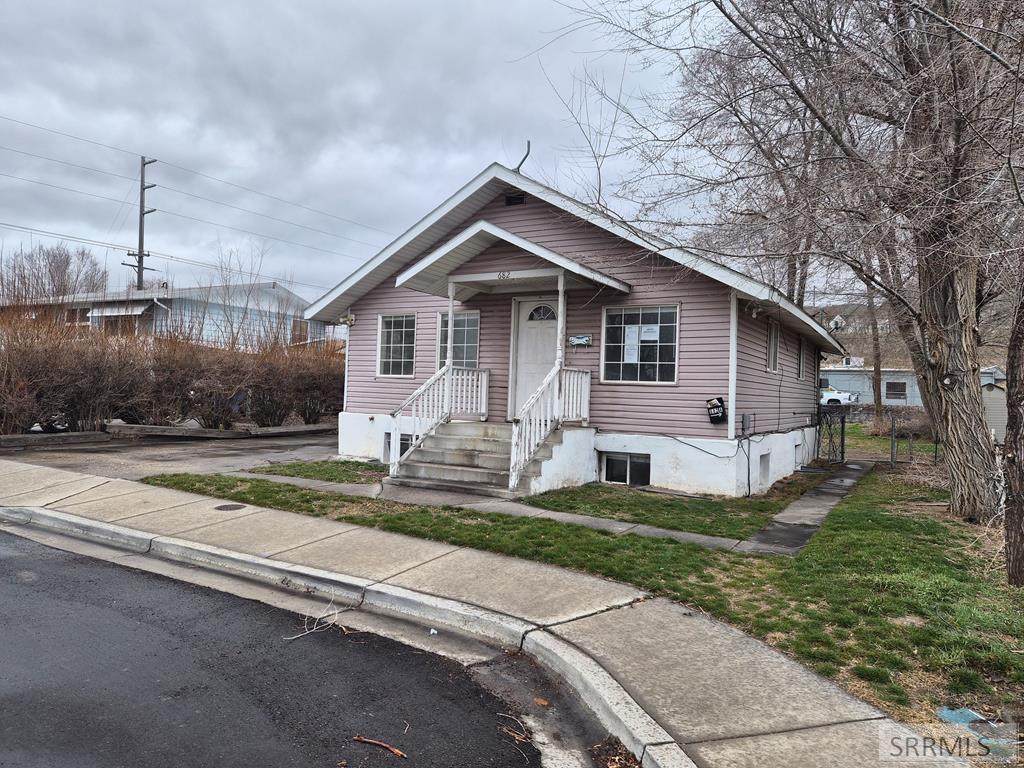 682 Randolph Ave - Photo 1