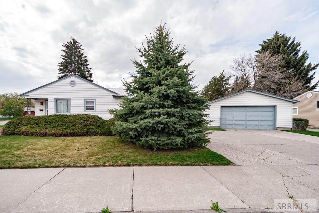 810 Cranmer Avenue - Photo 1