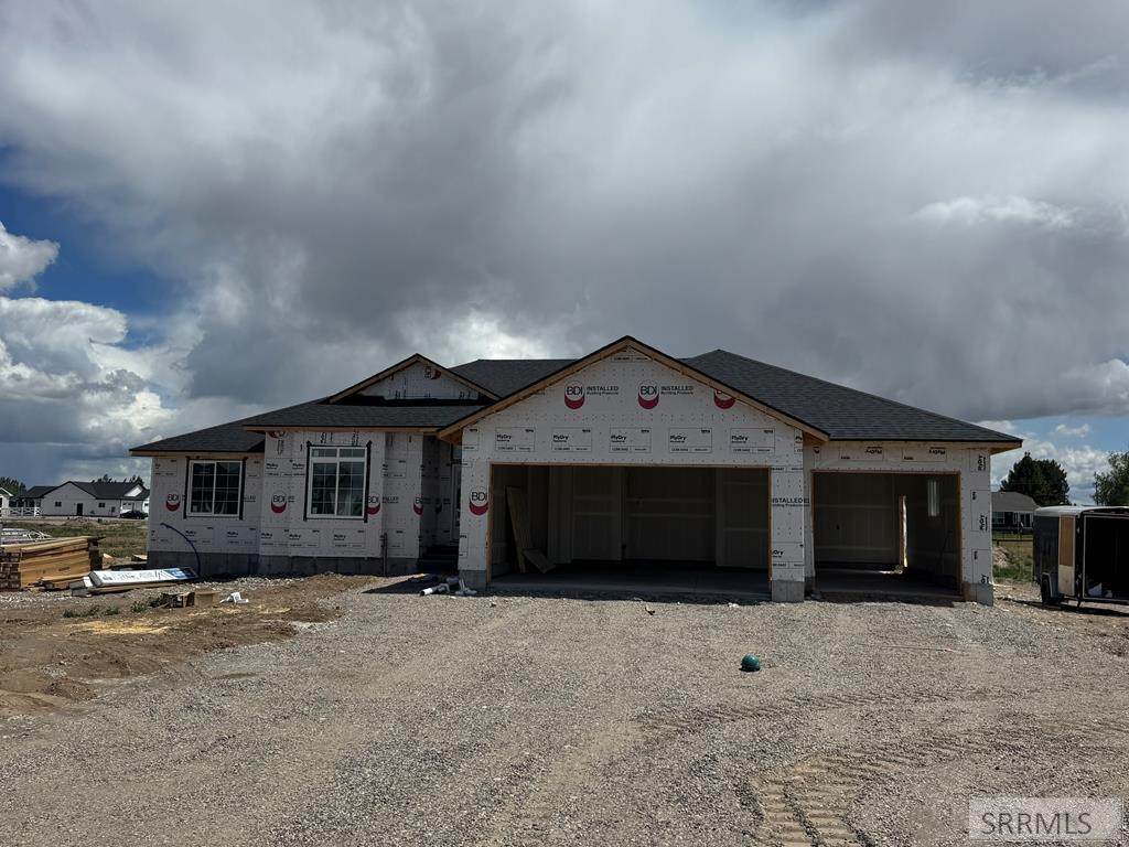 315 310 W - Photo 1