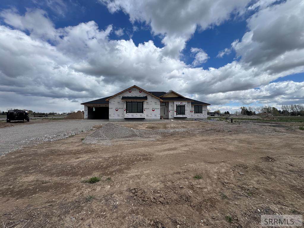 317 315 W - Photo 1
