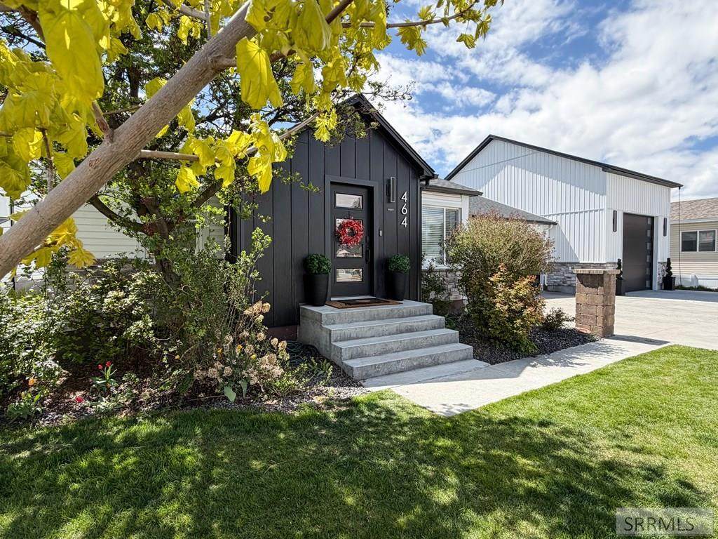 464 19th Street - Photo 1