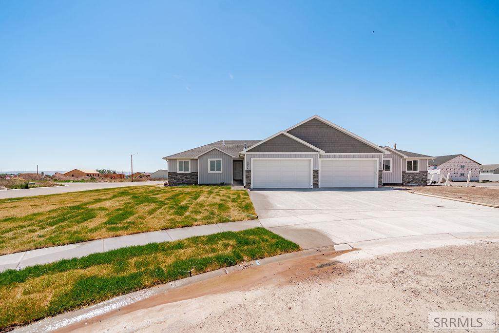 3716 Razor Circle - Photo 1