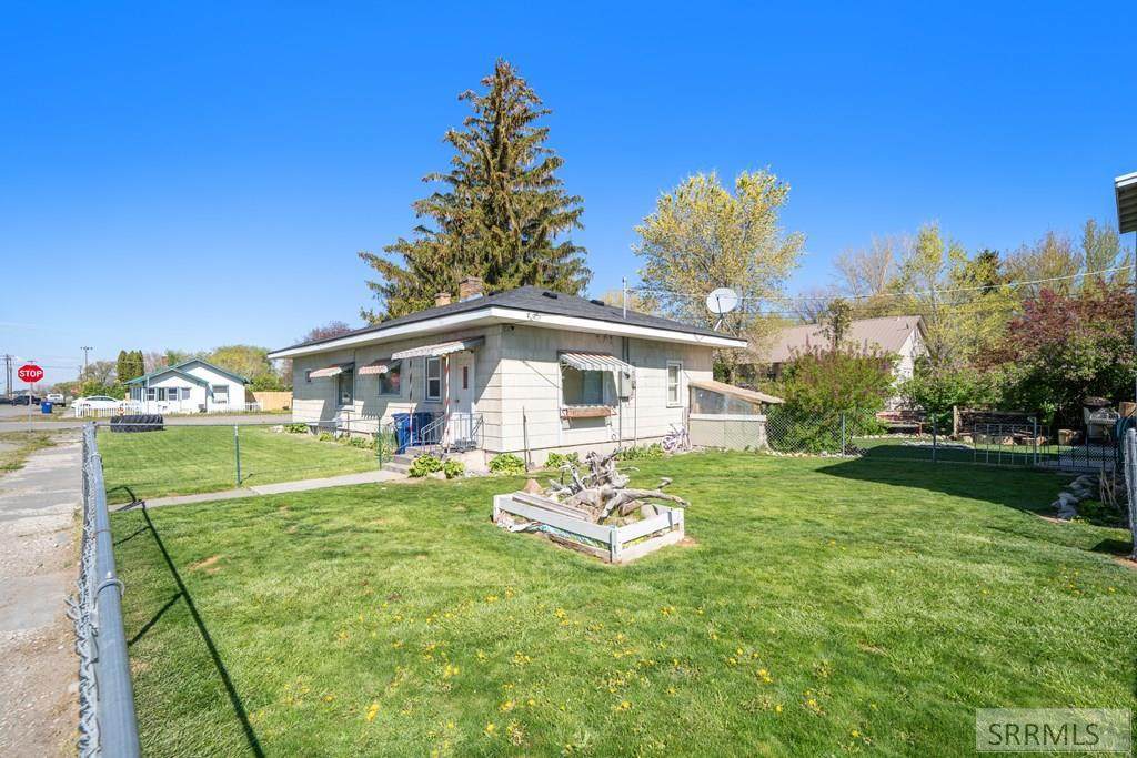 406 1st W - Photo 1