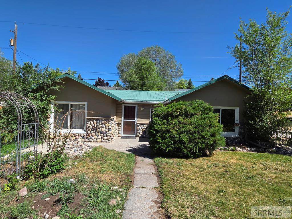 391 6th Street - Photo 1