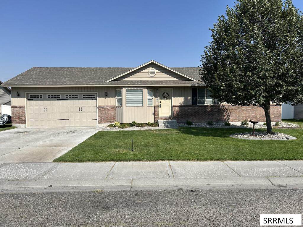 352 Kimberly Drive - Photo 1