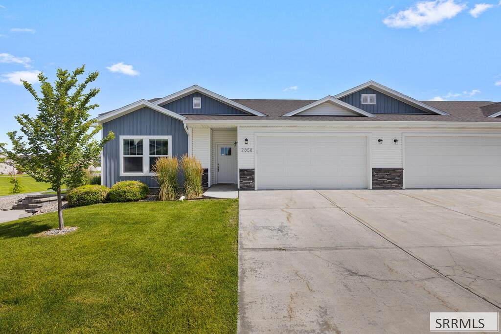 2858 Elmwood - Photo 1