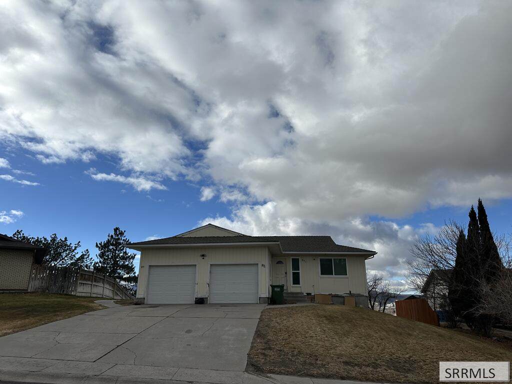871 Renee - Photo 1