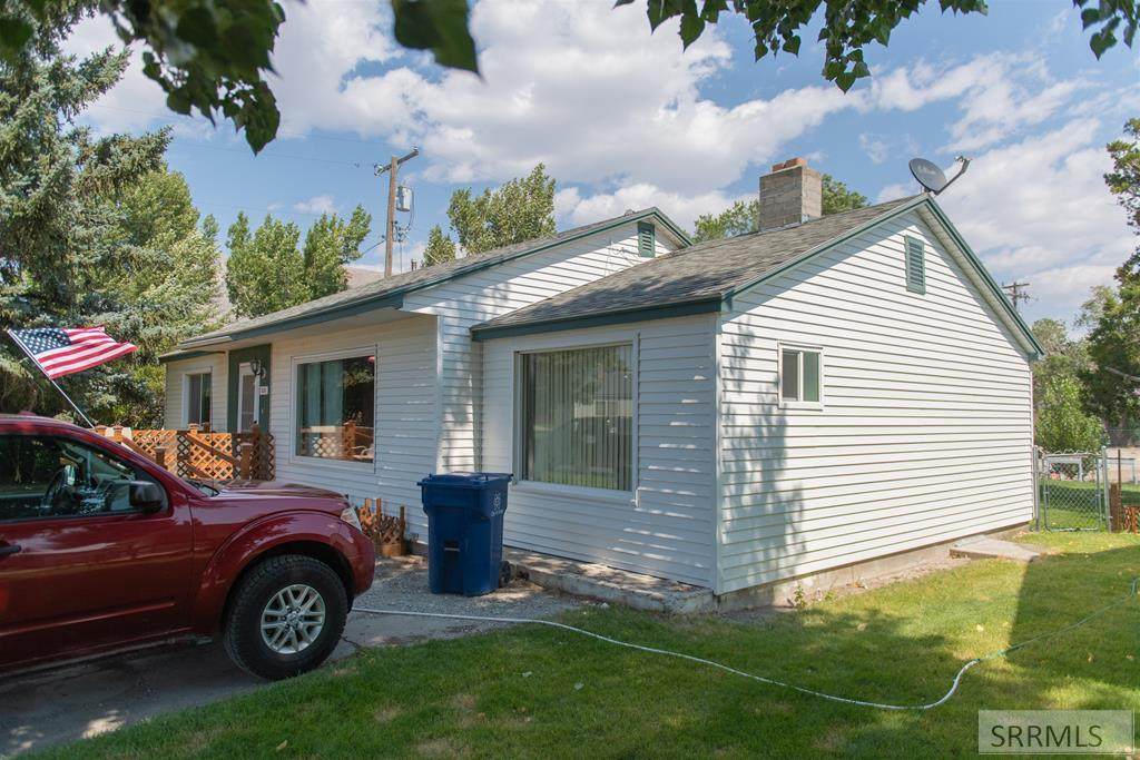 238 Louise Drive - Photo 1