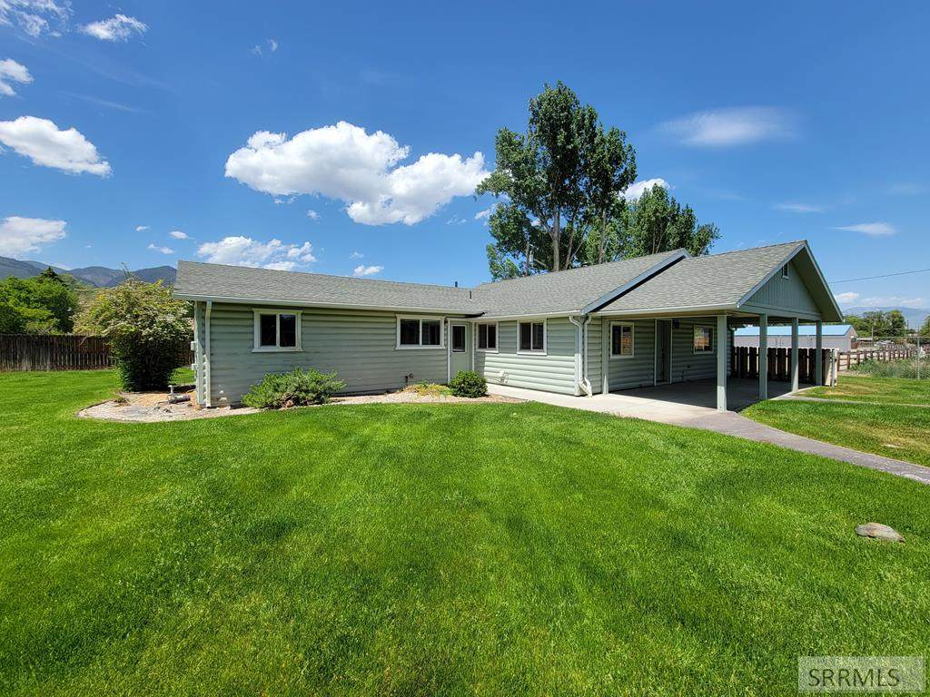 211 Dahle Avenue - Photo 1