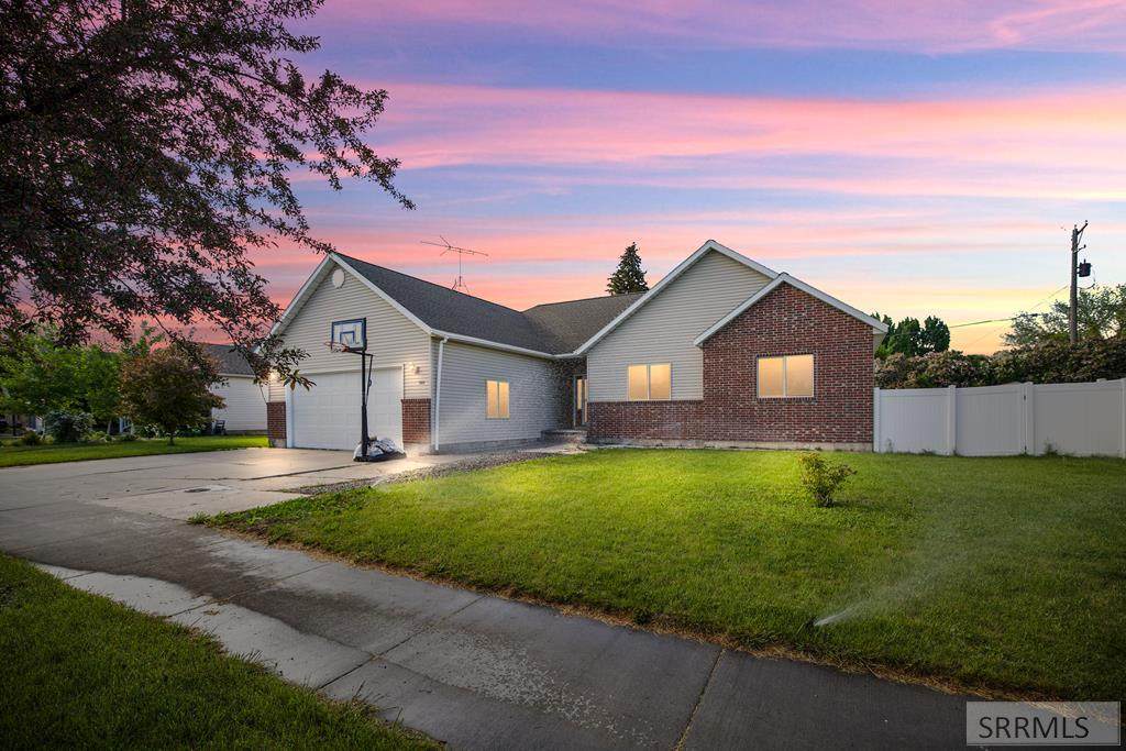 580 Cook Street - Photo 1