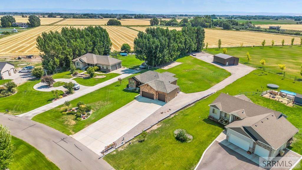 320 3718 E - Photo 1