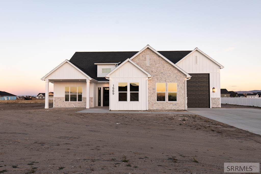 1569 835 E - Photo 1