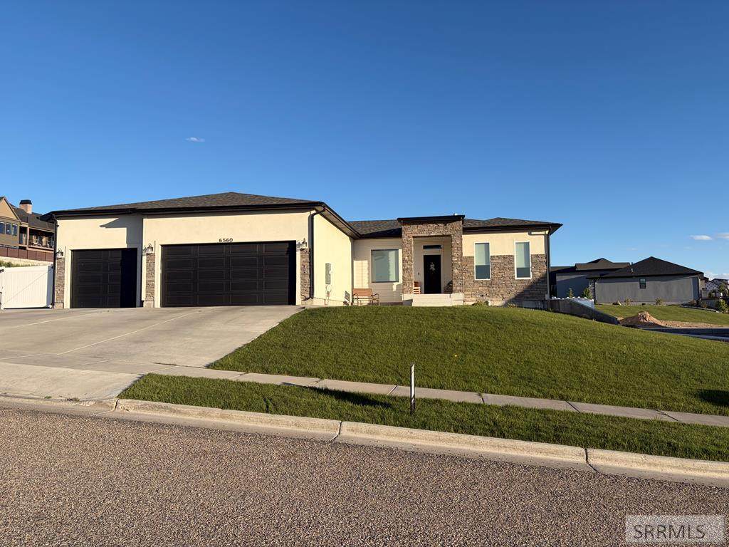 6560 Crown Crescent - Photo 1