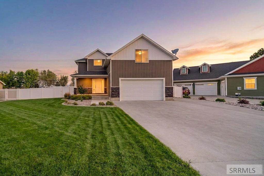 4230 Rockingham Circle - Photo 1