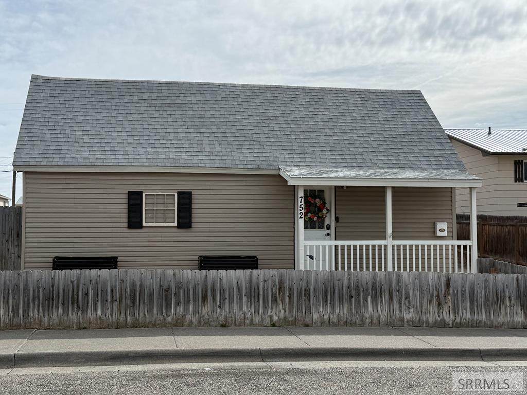 752 Cleveland Street - Photo 1