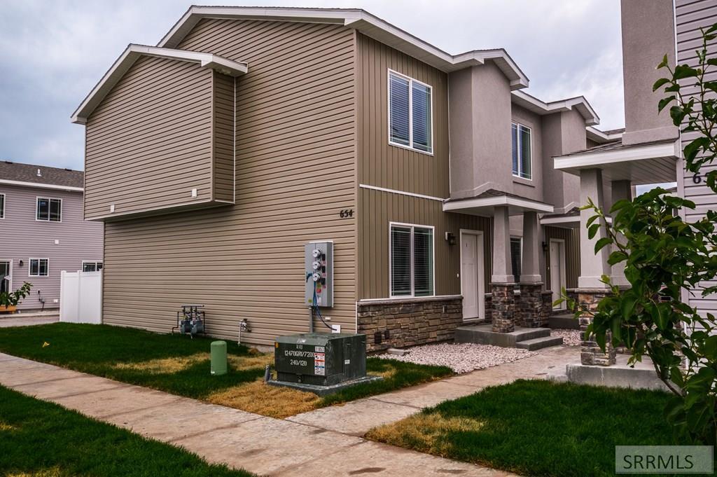 660 Saturn Avenue - Photo 1