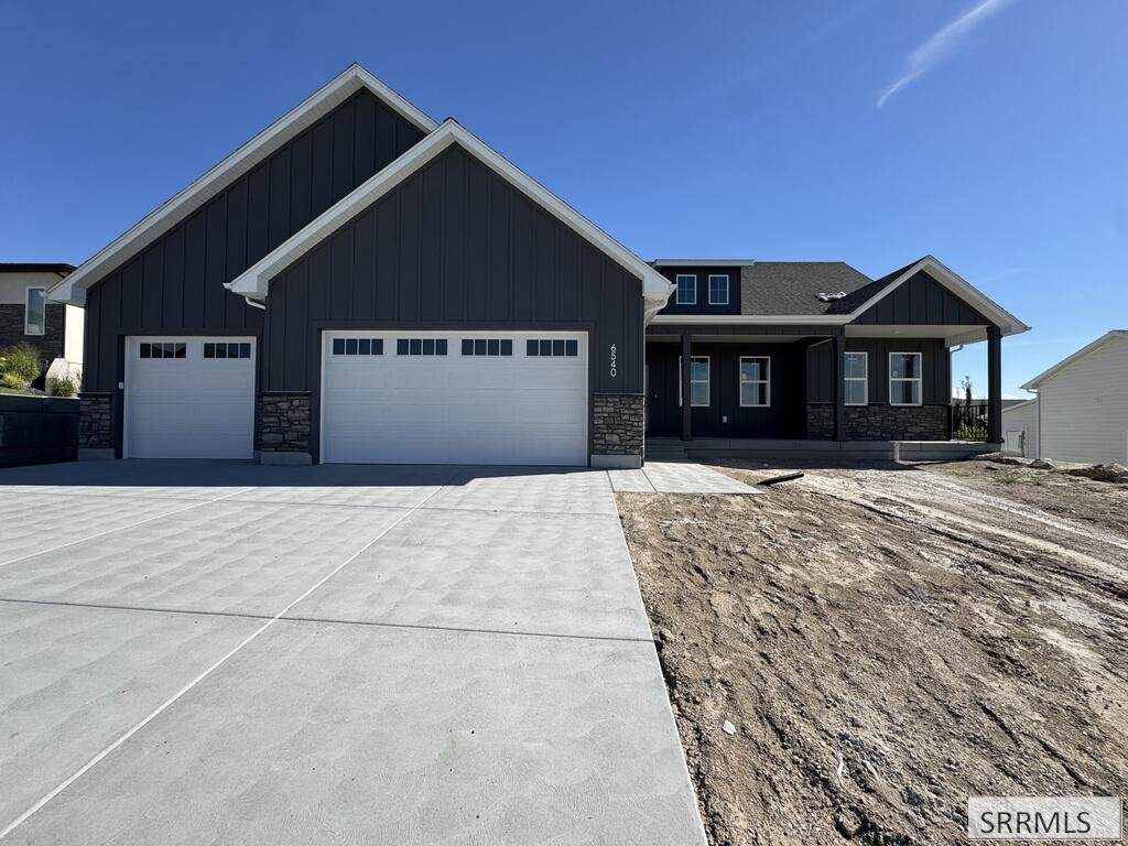 6540 Crown Crescent - Photo 1