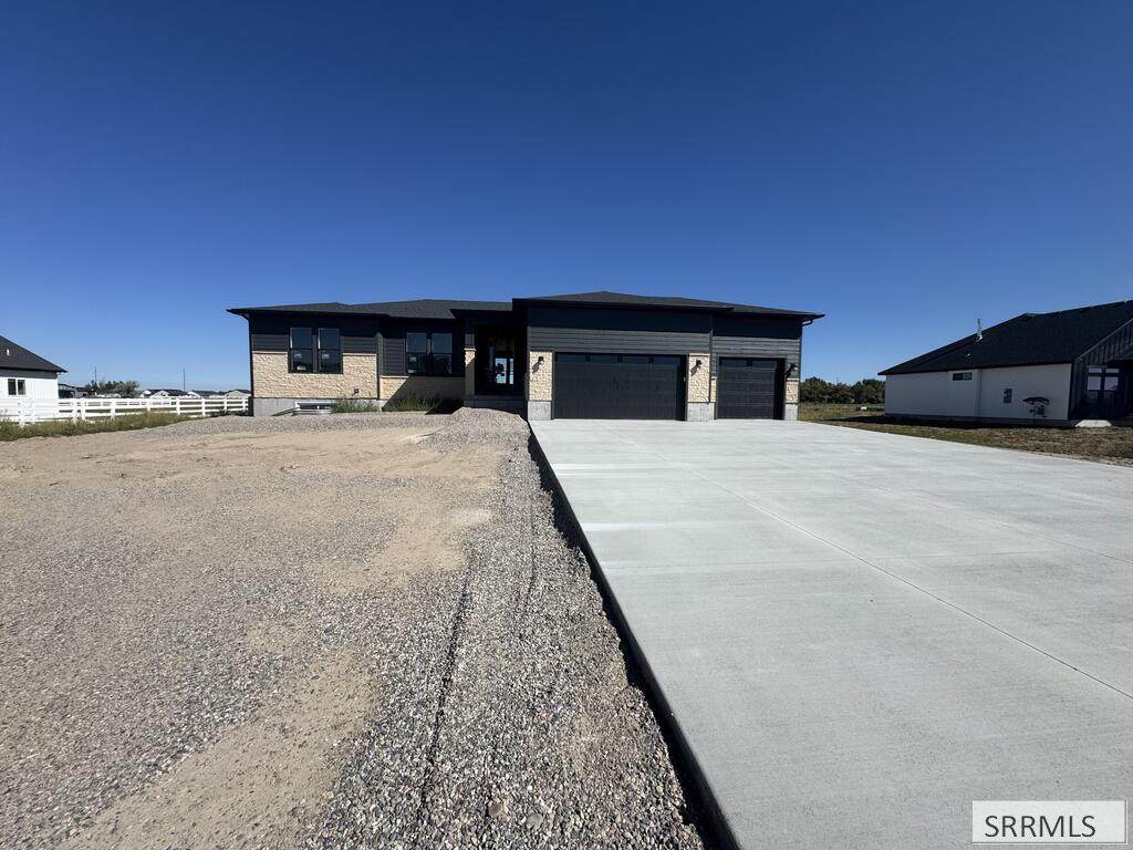 3761 369 N - Photo 1