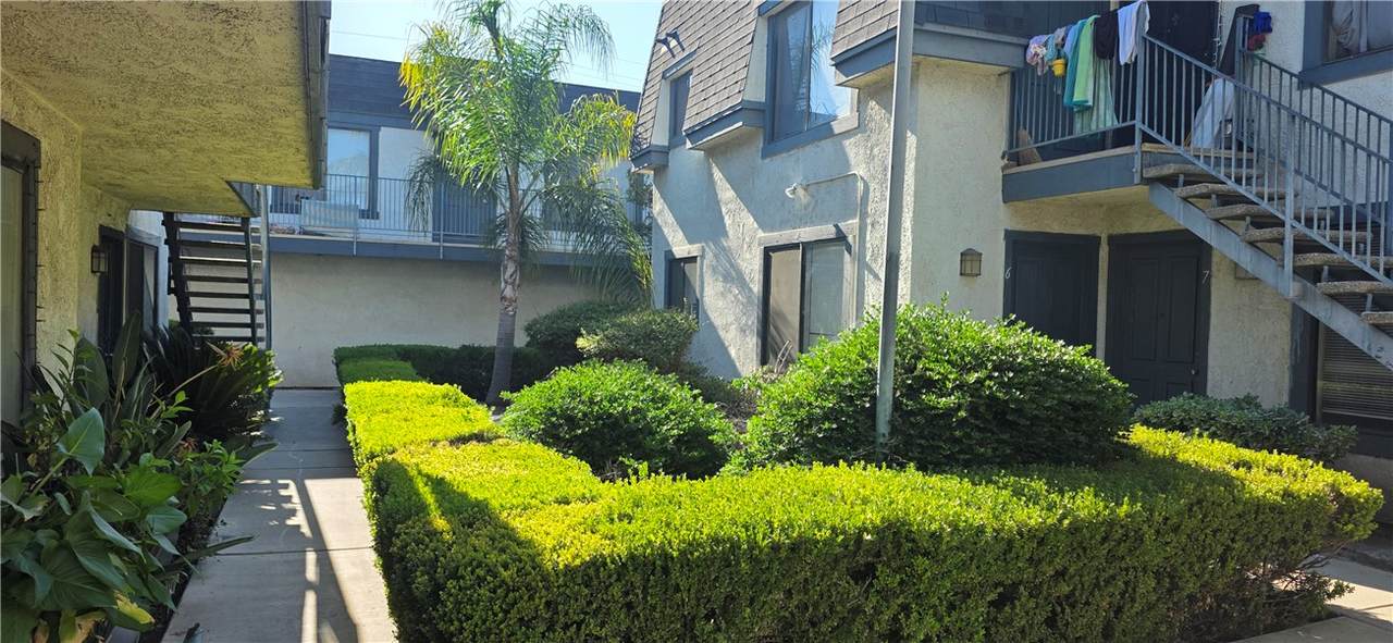 1319 Oakwood Drive - Photo 1