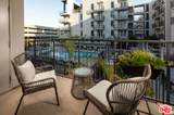 687 Hobart Boulevard - Photo 15
