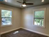 2910 Almond St - Photo 11