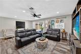 2239 Farringdon - Photo 14