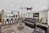 2239 Farringdon - Photo 15