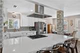 2239 Farringdon - Photo 8
