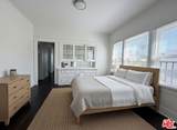 2142 Oak Street - Photo 3