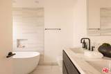 924 N West Knoll Drive - Photo 37